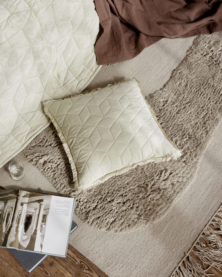 Day quilted velvet cushion fringes